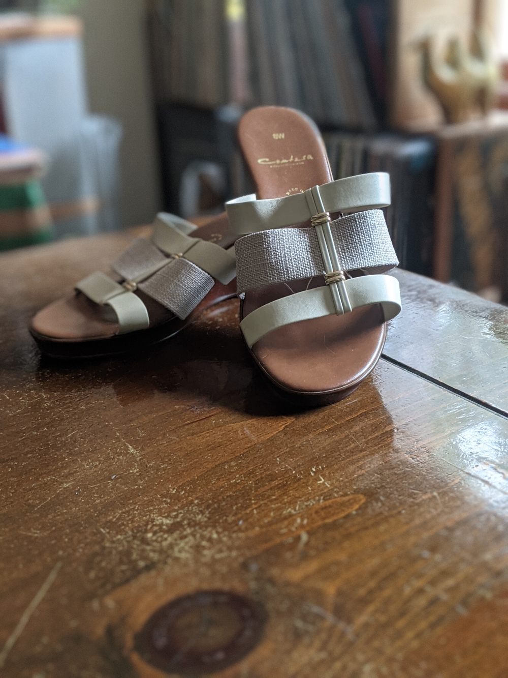 Contesa Cream & Gold Wedges 8W, Like new